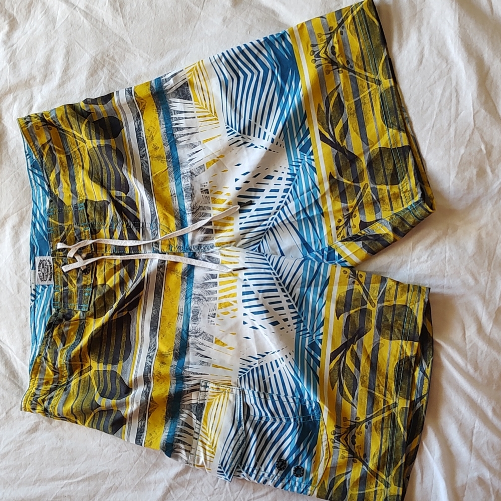 Just Bones board shorts sz 34 Hawaiian print